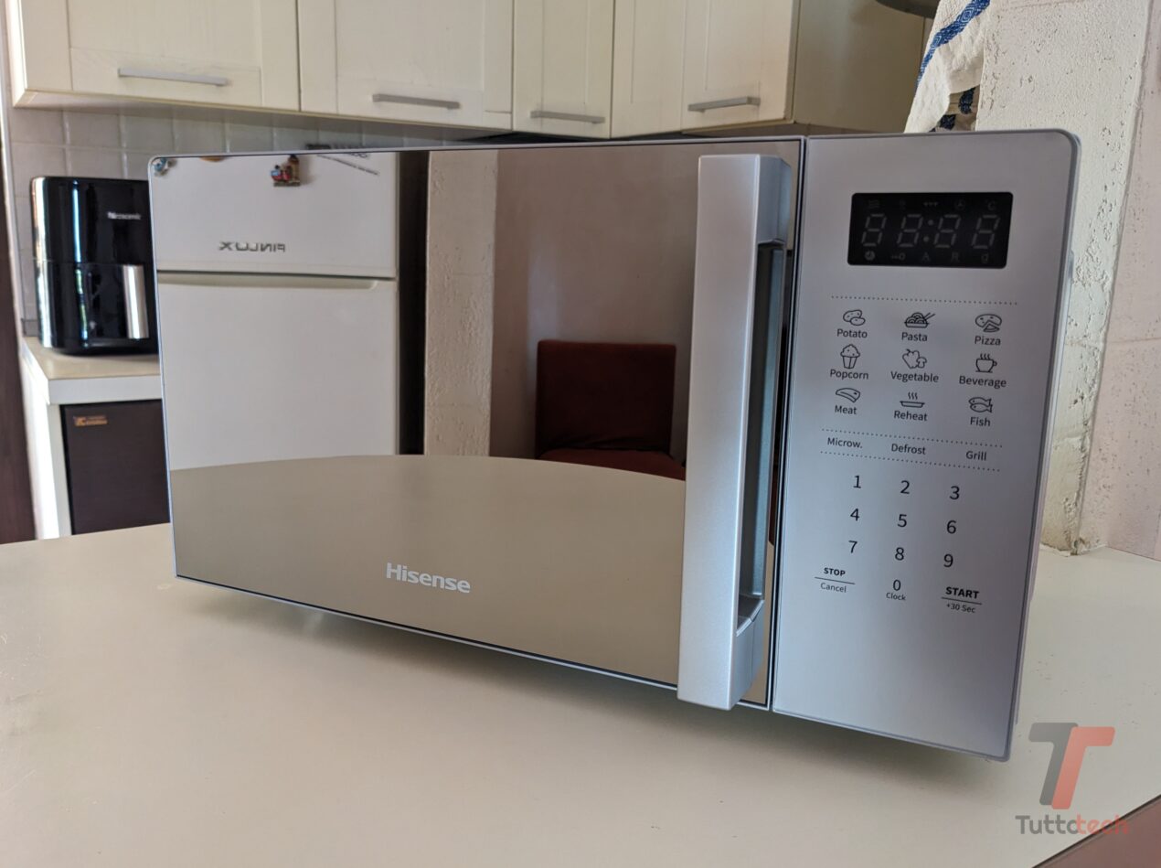 Prova Hisense H20MOMS4HG: un microonde per tutti che fa bene il suo lavoro