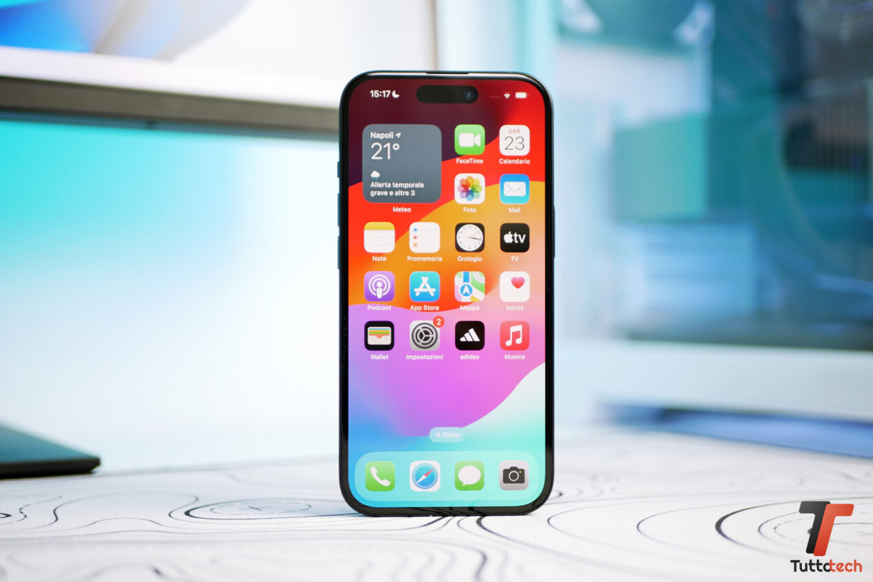 iPhone 15 è in offerta a meno di 700 euro con questo coupon