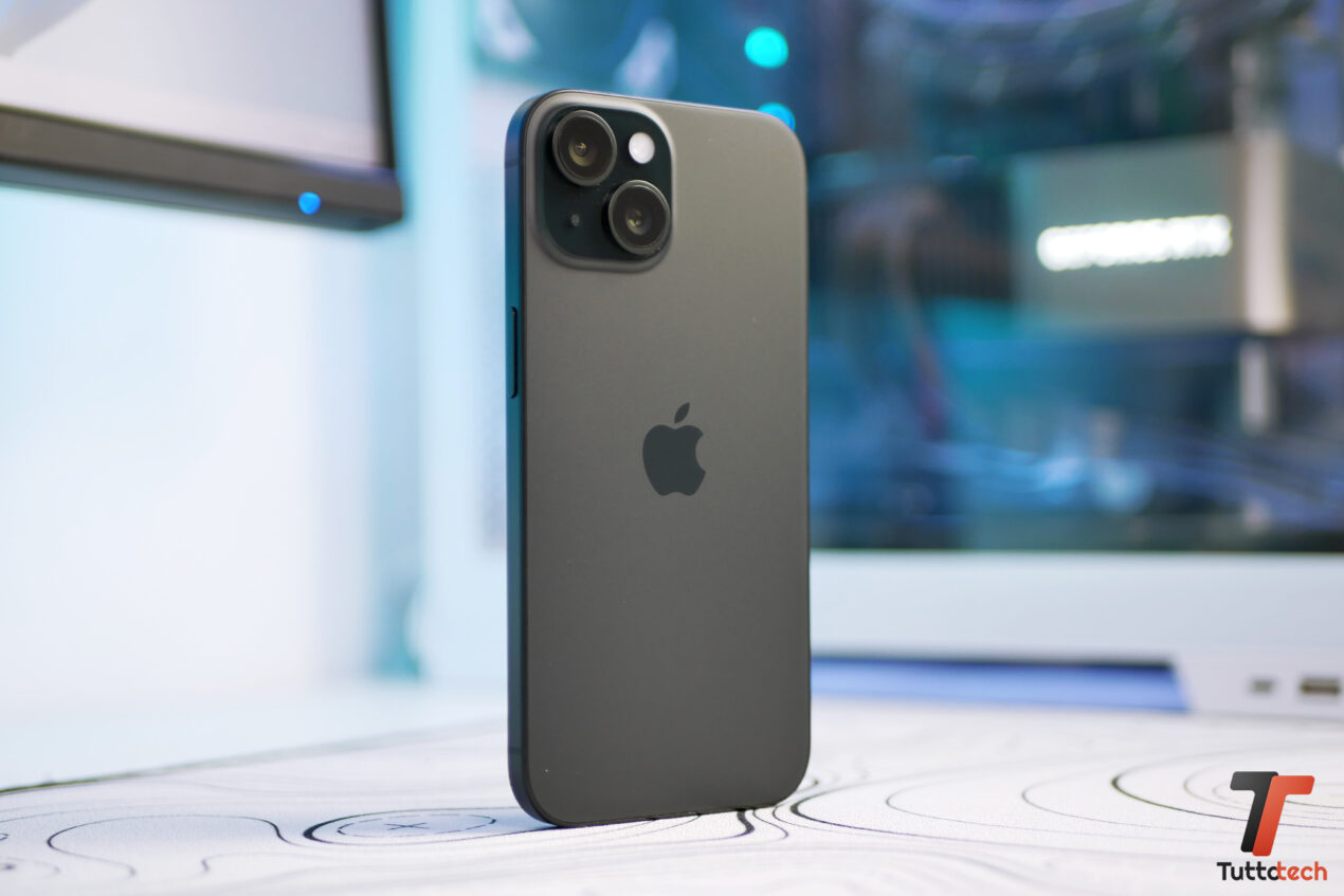 Piovono offerte Apple su Amazon: in sconto iPhone 15, Apple Watch, AirTag e AirPods