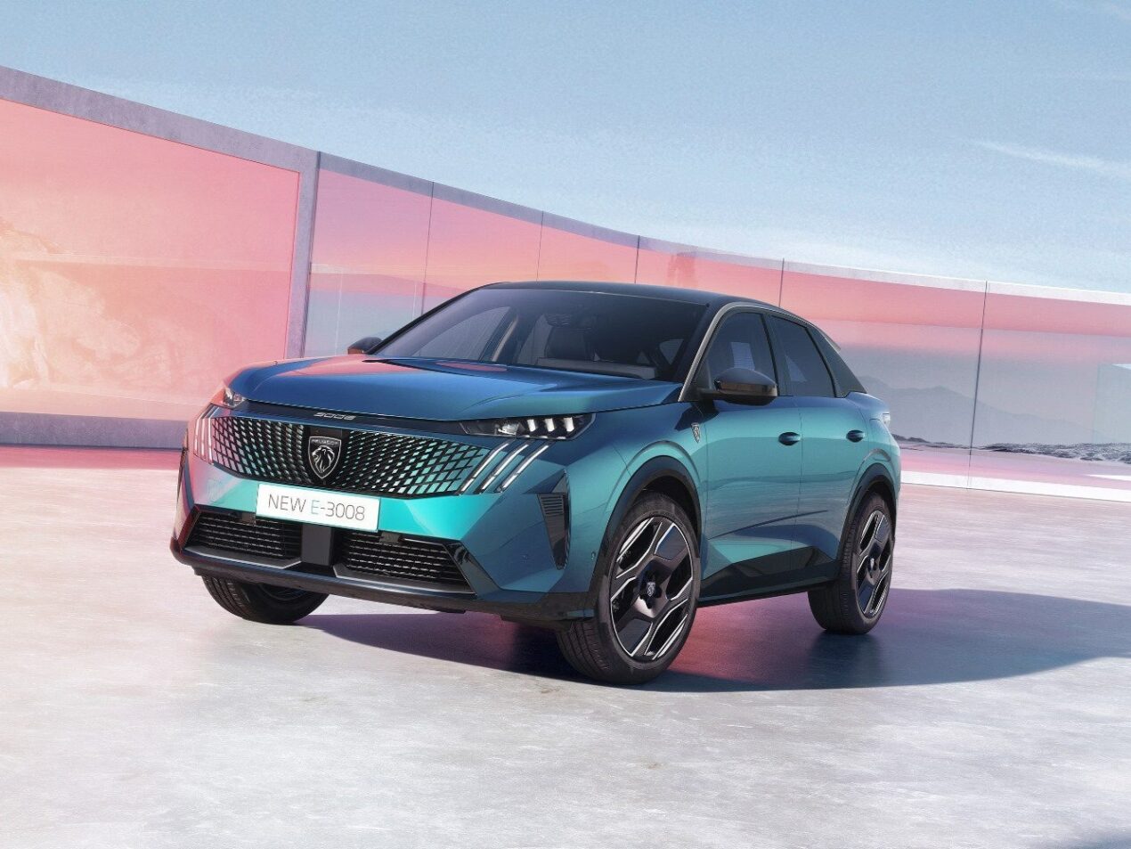 Peugeot presenta la nuova E-3008, SUV elettrico con tanta tecnologia a bordo