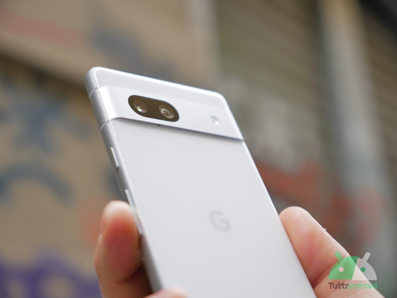 Svelati design e dimensioni di Google Pixel 8a grazie a nuovi render