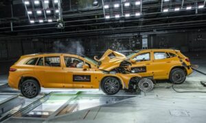 Mercedes crash test mobilità elettrica
