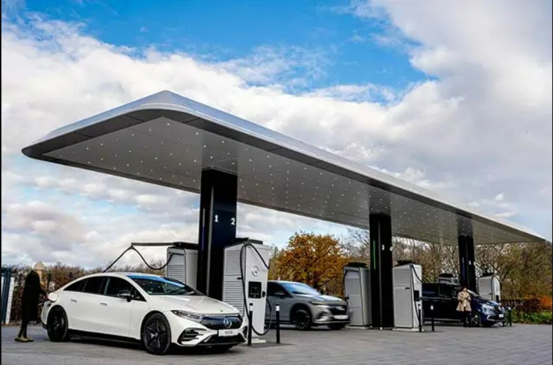 Mercedes-Benz inaugura la prima stazione di ricarica per veicoli elettrici in Europa 1