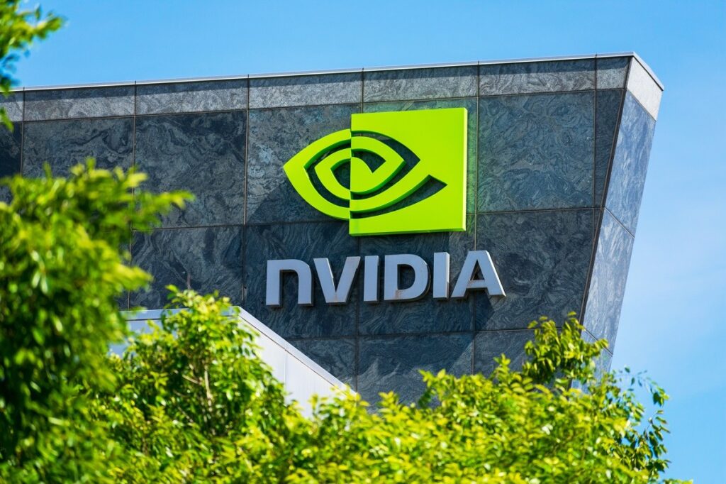 Tre scrittori denunciano NVIDIA: avrebbe addestrato l'AI con un database pirata 1