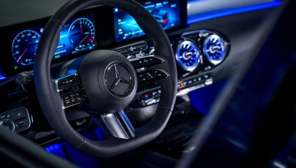 Arriva Mercedes Classe A Vibes, l'ibrida con lo spirito della PlayStation 5 1