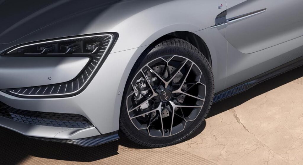 BYD svela U7, la sua prima berlina elettrica di lusso da oltre 1.000 cavalli 2