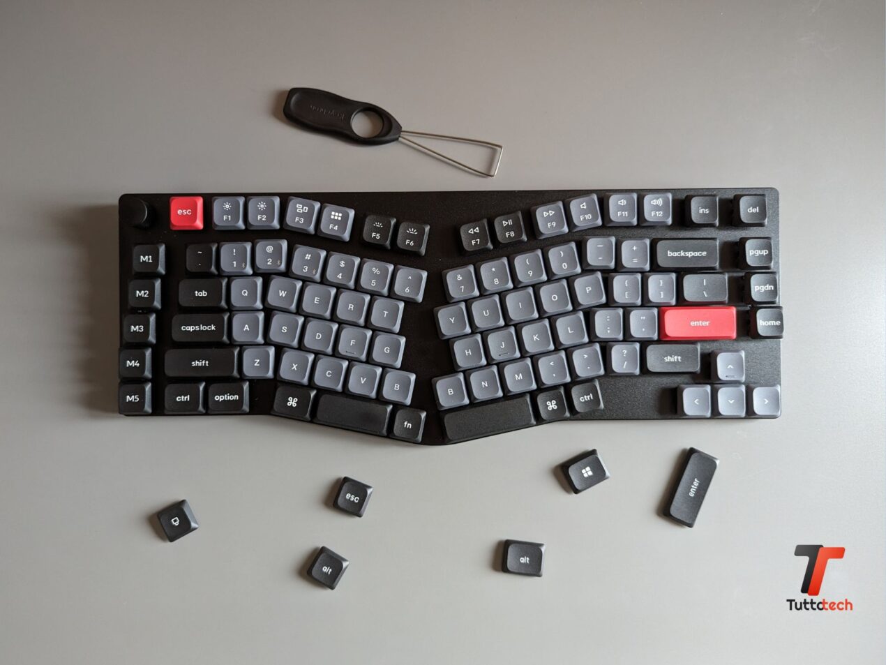 Recensione Keychron K15 Pro: tastiera meccanica valida ed ergonomica, con un neo