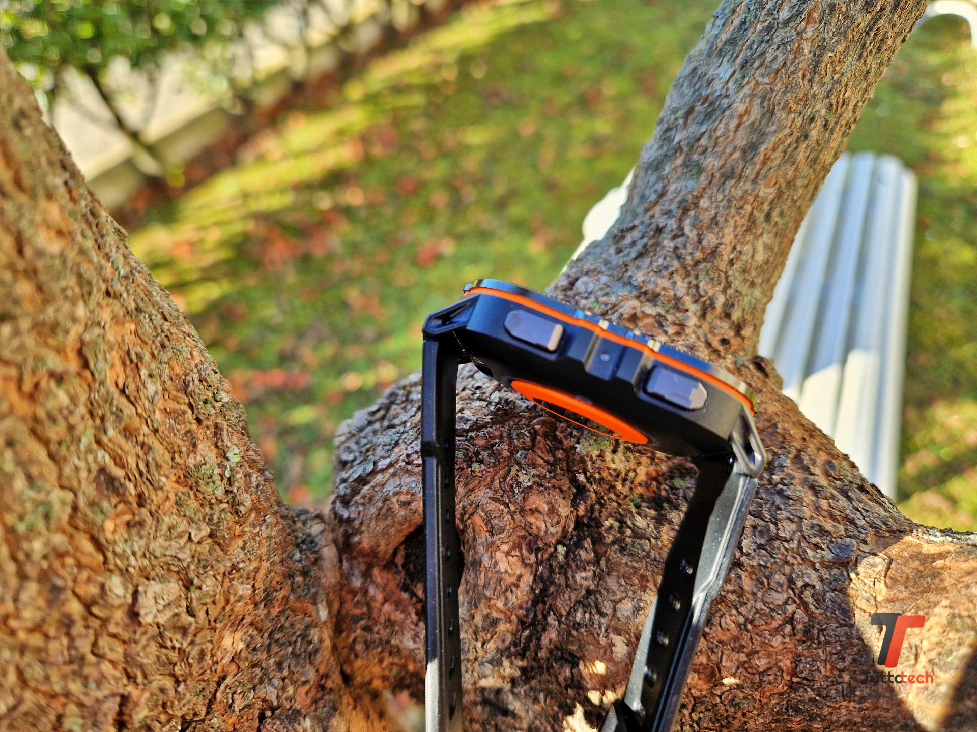 OUKITEL BT20 Smartwatch Uomo Militare – 1.96” AMOLED, 120+ Sport, Chiamate Bluetooth, 5ATM Impermeabile, Batteria 15 Giorni Per IOS/Android
