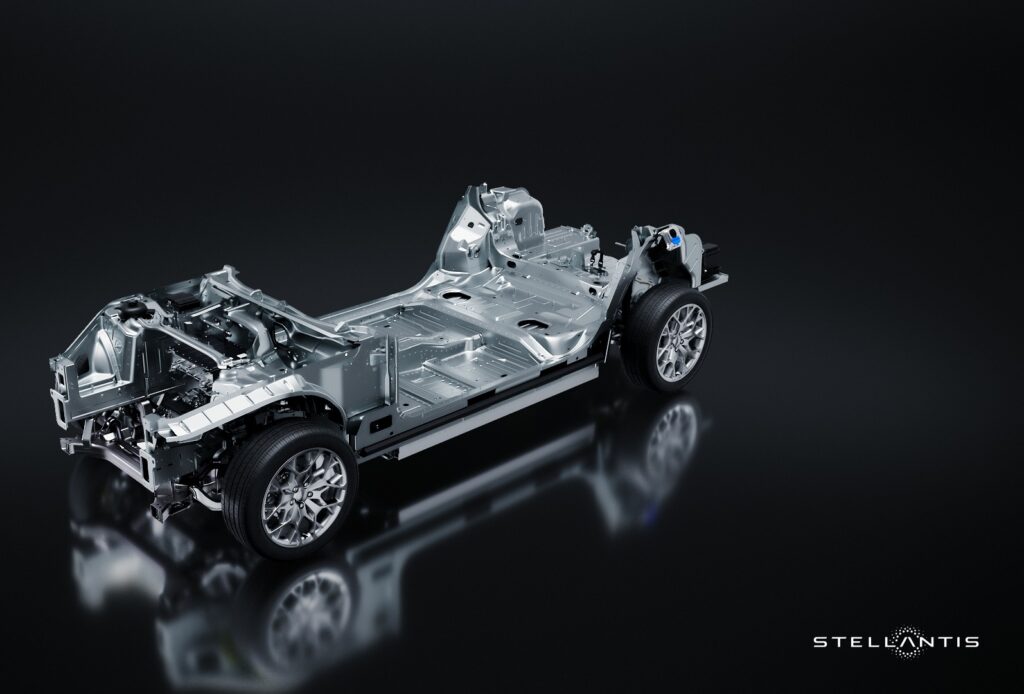 La nuova piattaforma STLA Large di Stellantis