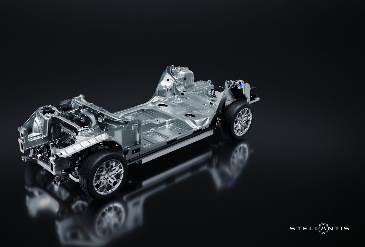 La nuova piattaforma di Stellantis per auto da 800 km di autonomia