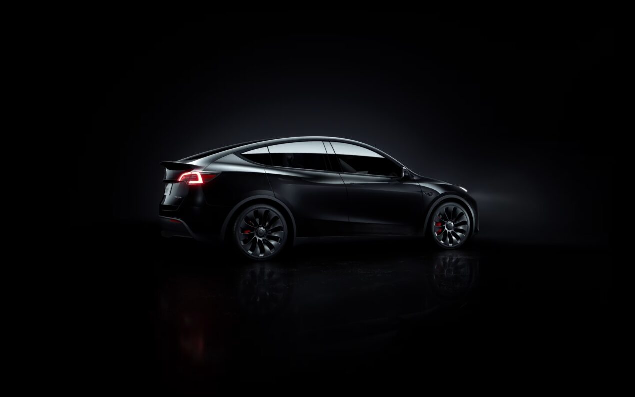 Tesla abbassa i prezzi di Model Y in Italia: ora si compra con gli incentivi