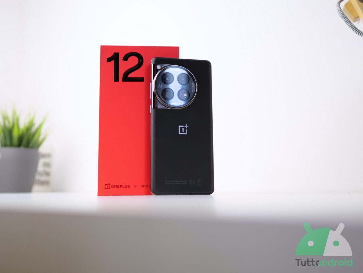Recensione OnePlus 12: nell'era dell'AI lui stupisce per altro, specifiche e numeri da primo della classe