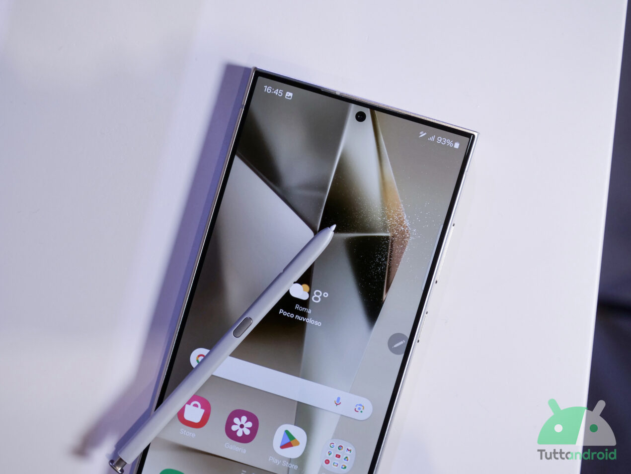 Il display di Samsung Galaxy S24 Ultra sotto il sole potrebbe non avere rivali