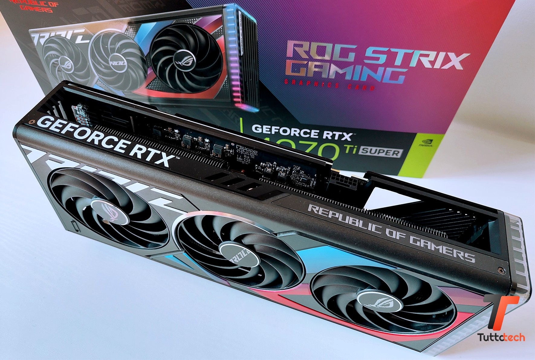 ASUS ROG Strix GeForce RTX 4070 Ti SUPER 2