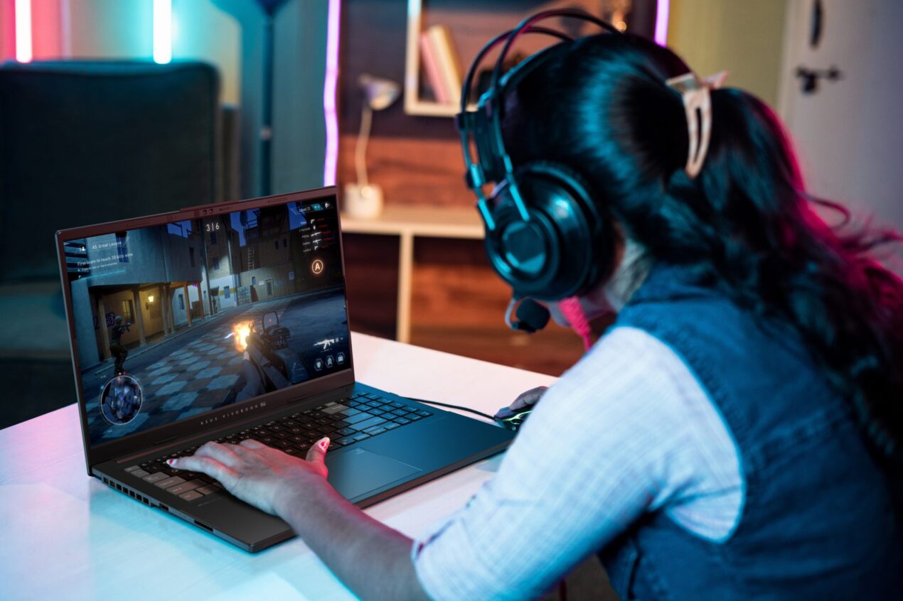 È disponibile in italia ASUS Vivobook Pro 15 OLED con Intel Core Ultra e RTX 4060