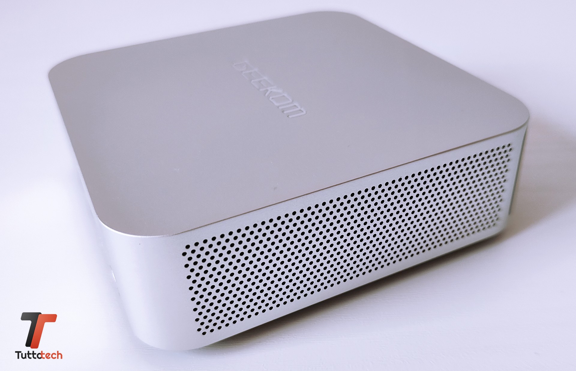 Geekom A7 side airflow