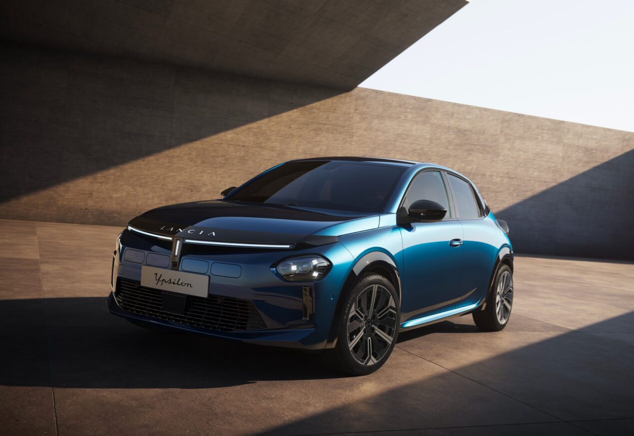 Ufficiale la nuova Lancia Ypsilon: un'utilitaria di lusso elettrica in versione limitata