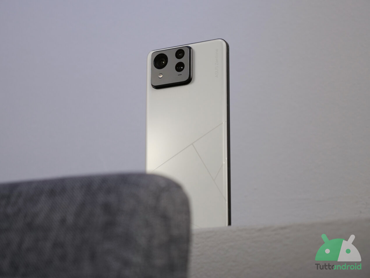 Recensione ASUS Zenfone 11 Ultra: AI, hardware al top ma... addio compattezza