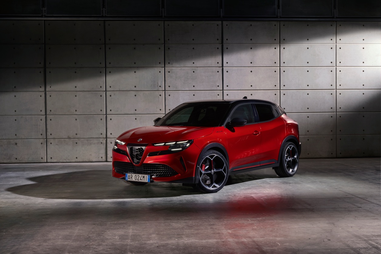 Debutta Alfa Romeo Milano, un piccolo SUV (anche elettrico) da meno di 30 mila euro 2