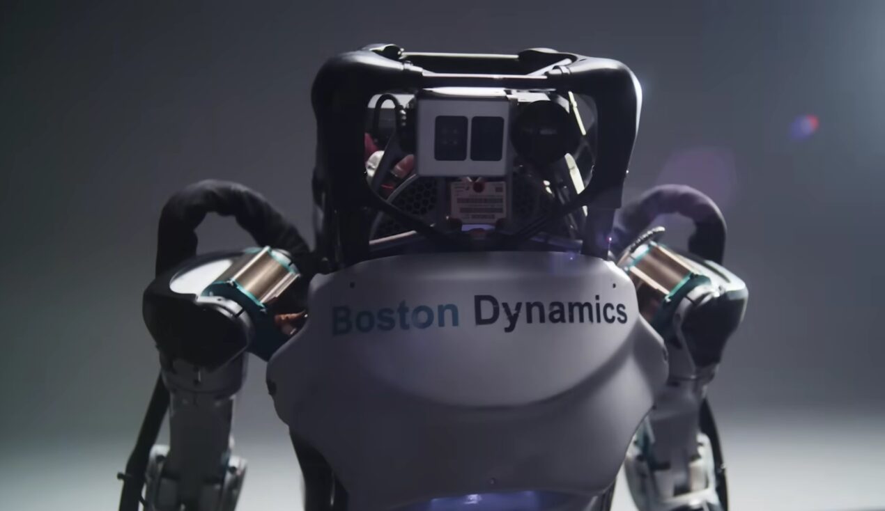 Boston Dynamics mostra il nuovo robot umanoide Atlas in un video interessante