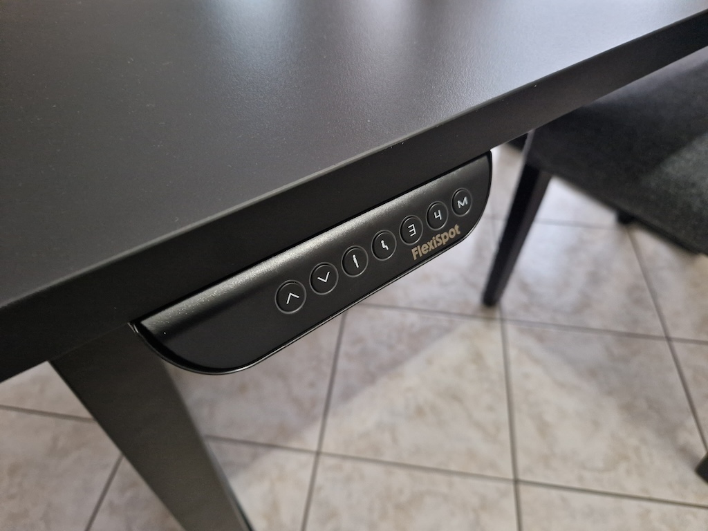 Recensione FlexiSpot E2Q, ottima sia per l'ufficio che per casa! 2