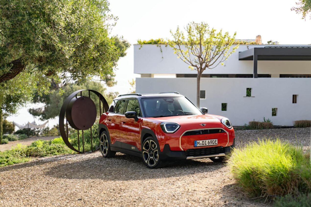 È arrivata la piccola Countryman: ufficiale la MINI Aceman elettrica