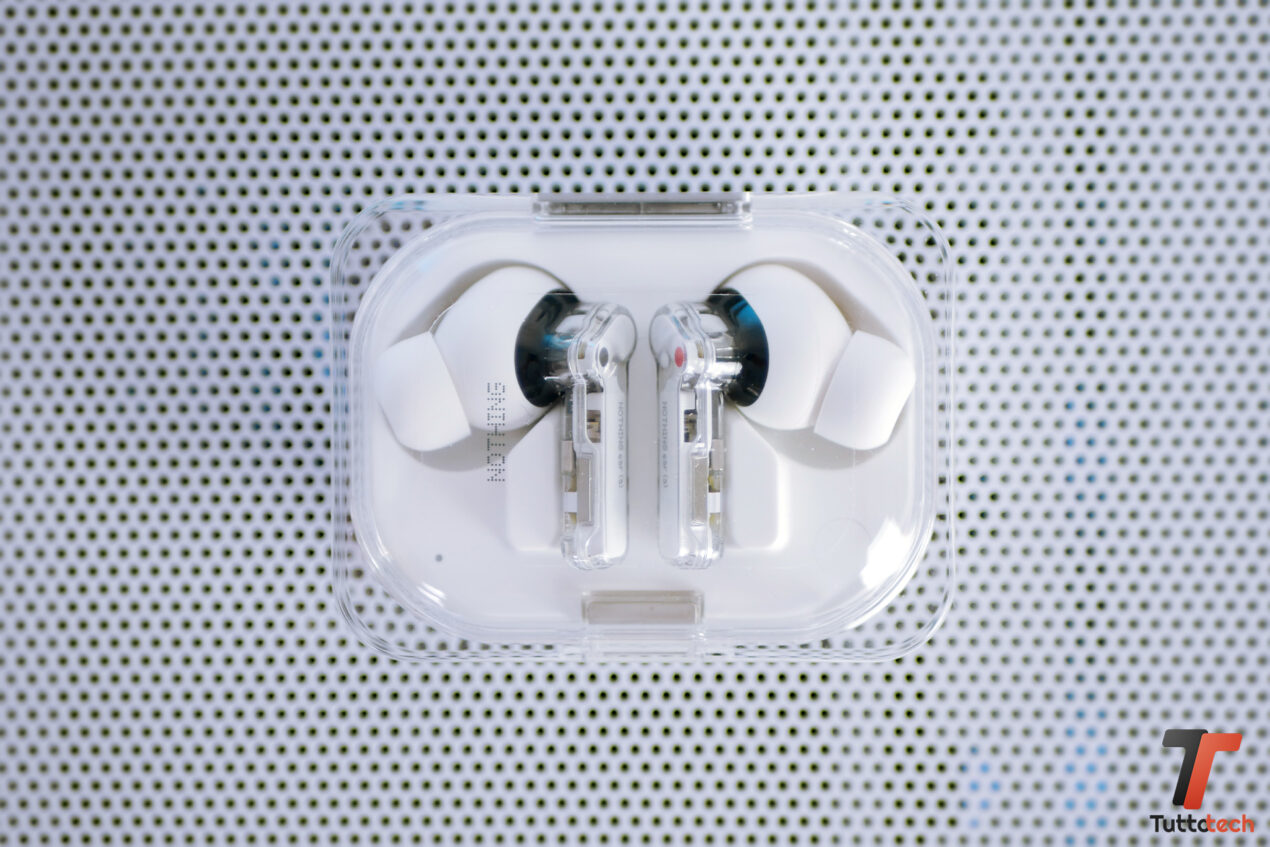 Recensione Nothing Ear (a): le vere nuove cuffie del brand che costano meno