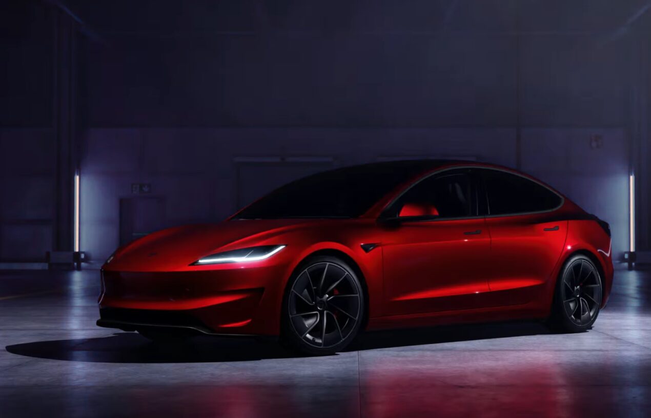 Tesla aumenta i prezzi di Model 3 in Italia, a causa dei dazi sulle auto cinesi