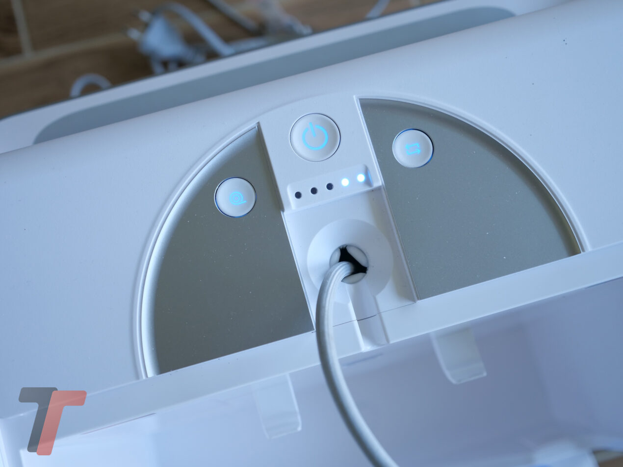 Recensione robot ECOVACS W2 Omni: lavare i vetri non è mai stato così facile 4
