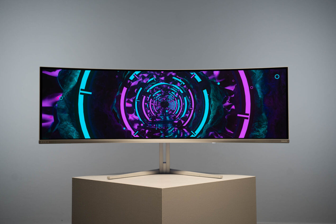 Philips Evnia QD-OLED 49" arriva in Italia: è il monitor gaming che vorremmo tutti