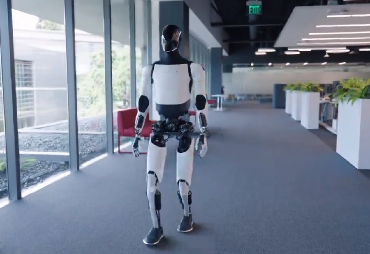 Un robot Optimus a casa? Forse presto sarà possibile con il noleggio