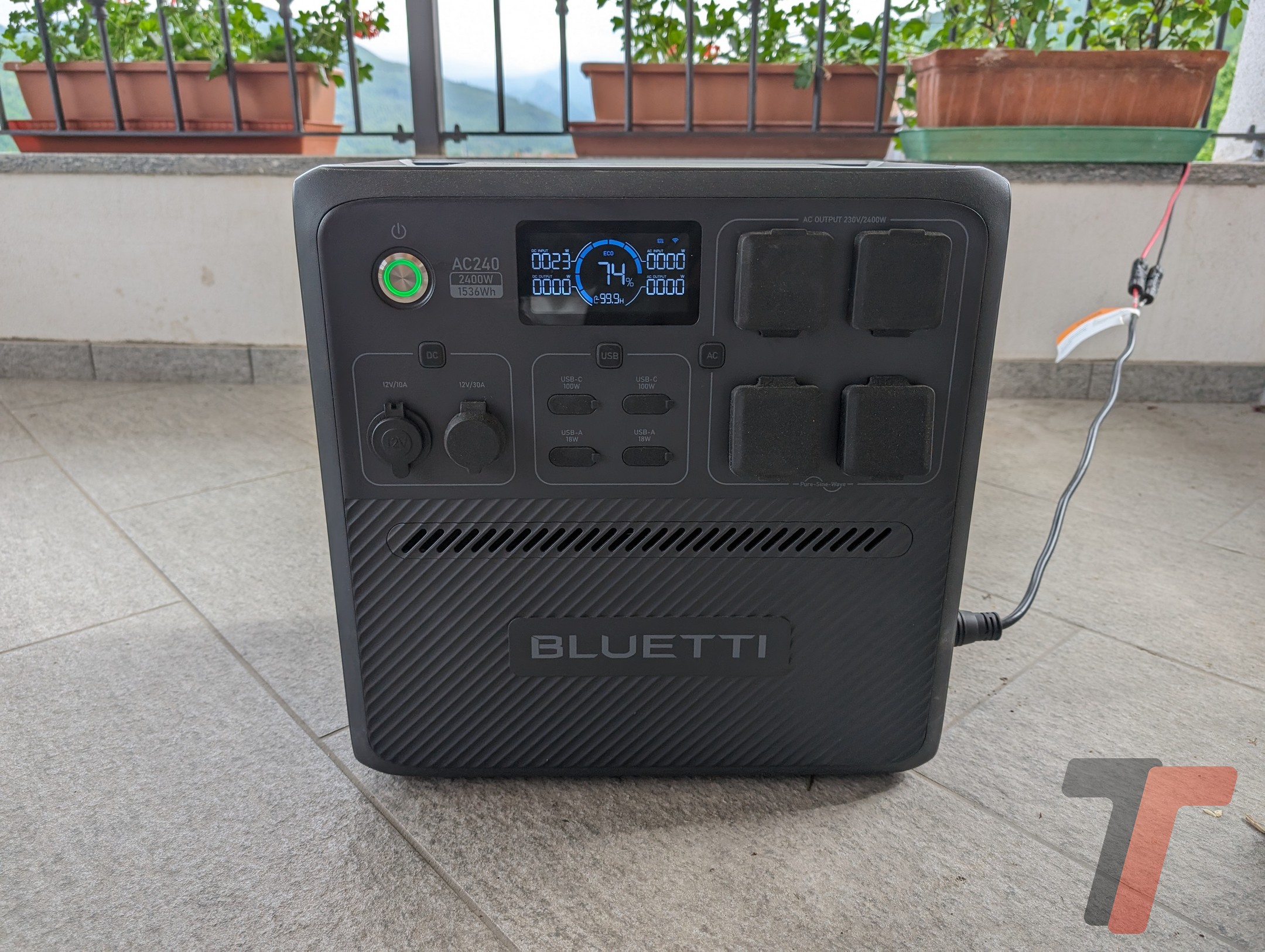 Recensione Bluetti AC240: perfetta per campeggio, camper e nave senza paura delle condizioni estreme 5