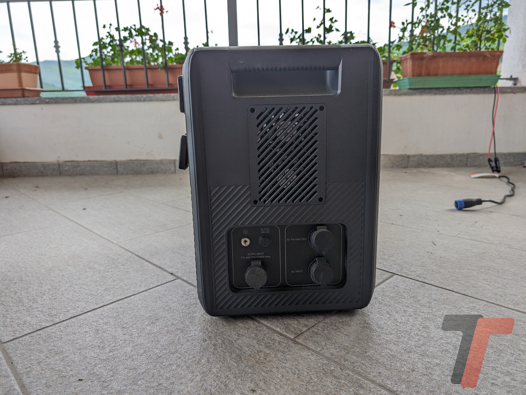 Recensione Bluetti AC240: perfetta per campeggio, camper e nave senza paura delle condizioni estreme 4