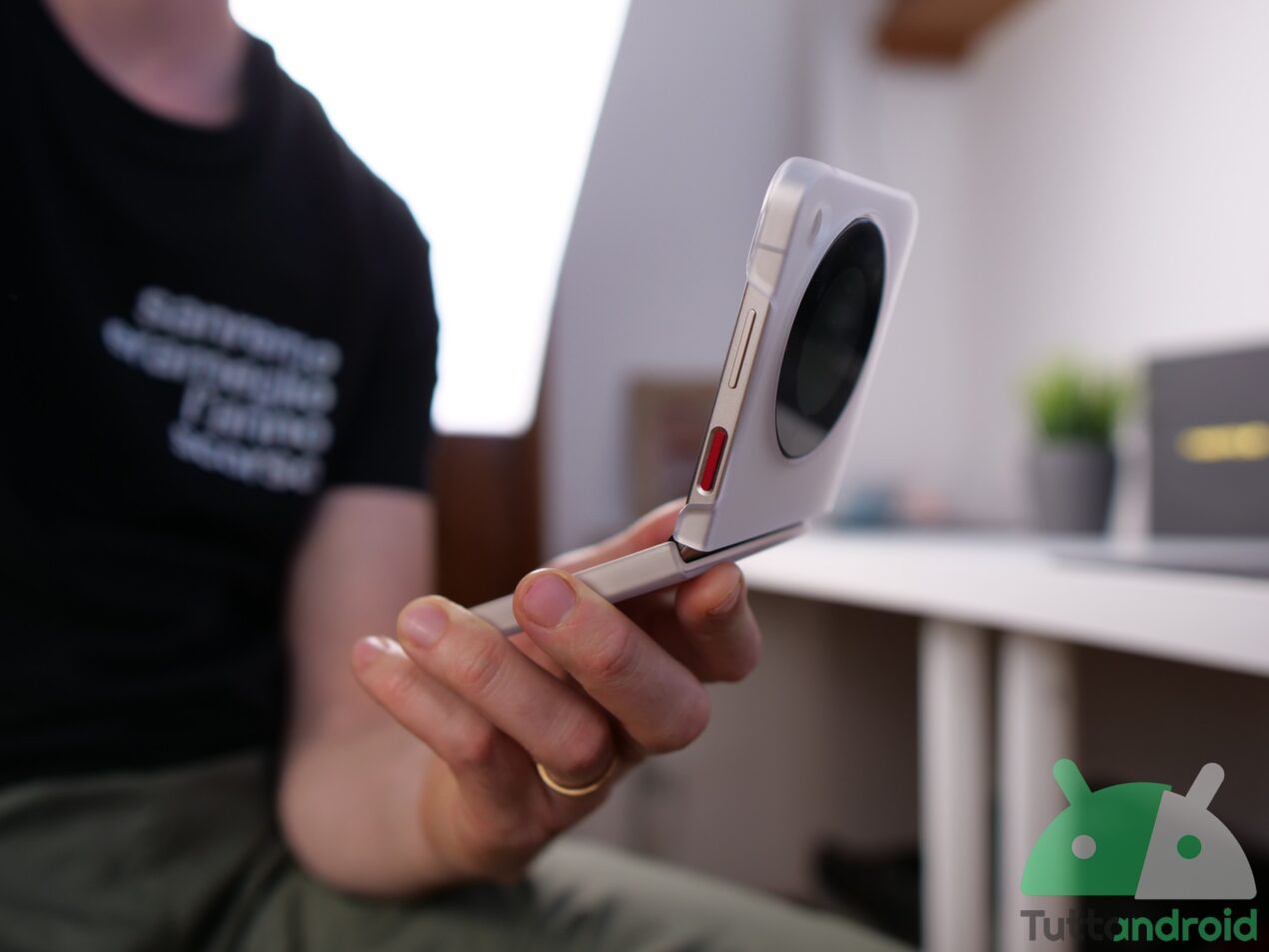 Recensione Nubia Flip 5G: per la prima volta il pieghevole diventa "economico"