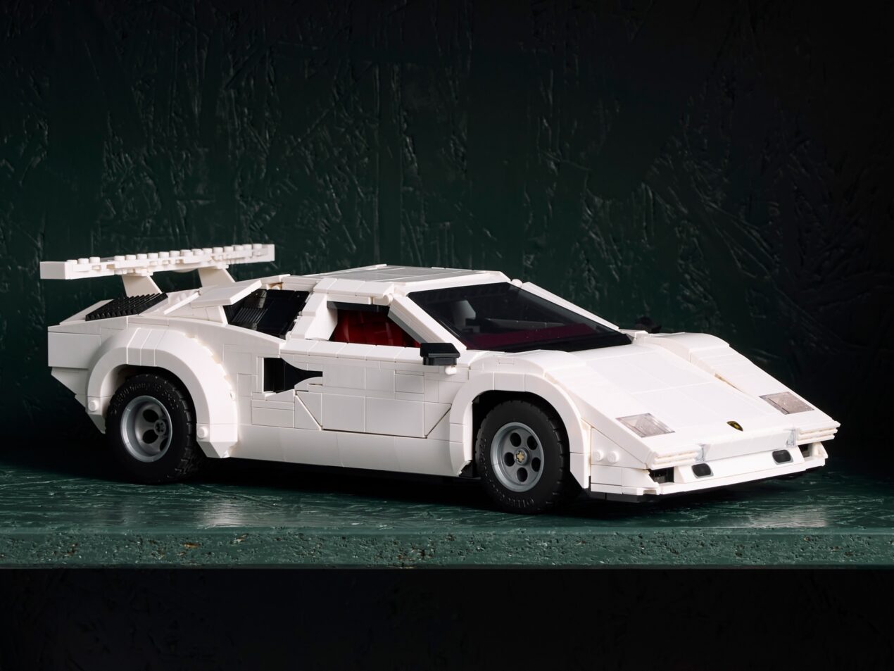 LEGO Icons Lamborghini Countach 5000 Quattrovalvole celebra l'iconica supercar italiana
