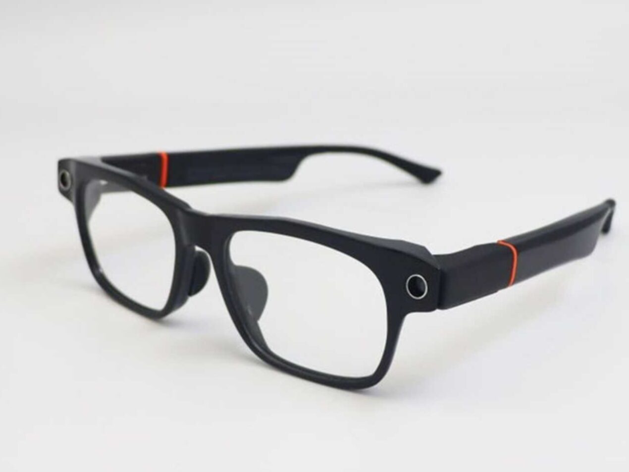 Gli occhiali smart con GPT-4o, Gemini e Claude che sfidano i Ray-Ban Meta