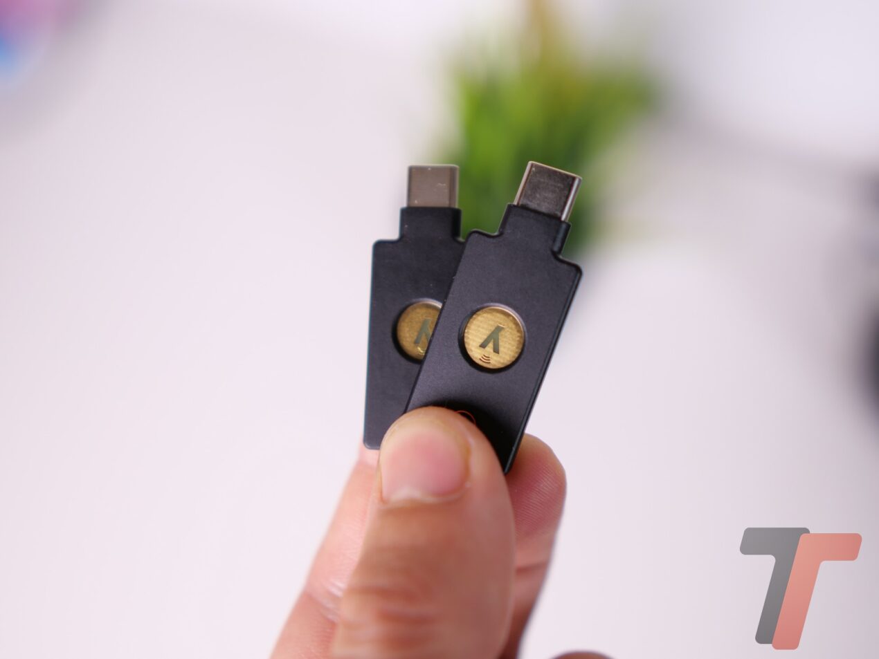 Una soluzione definitiva e sicura per gestire le password: la nostra esperienza con le chiavette USB FIDO2