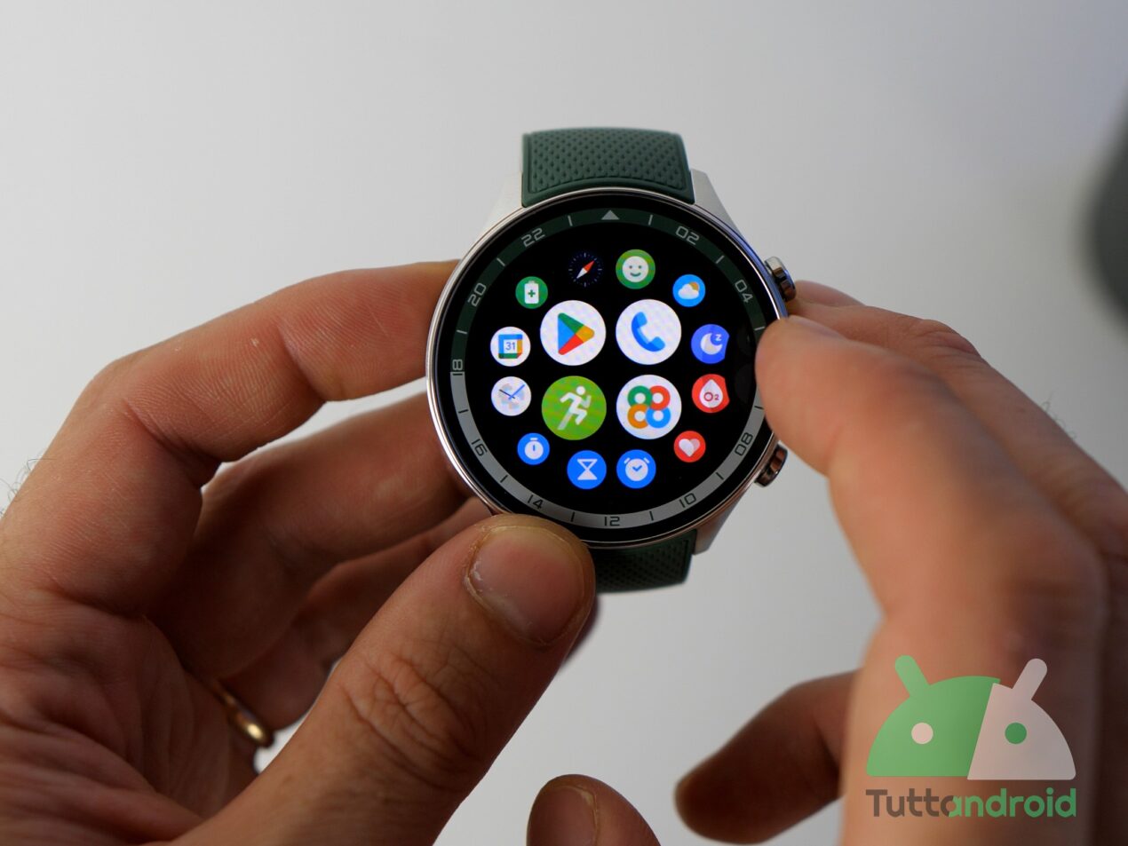 Truecaller amplia i suoi orizzonti: basta spam anche su Wear OS