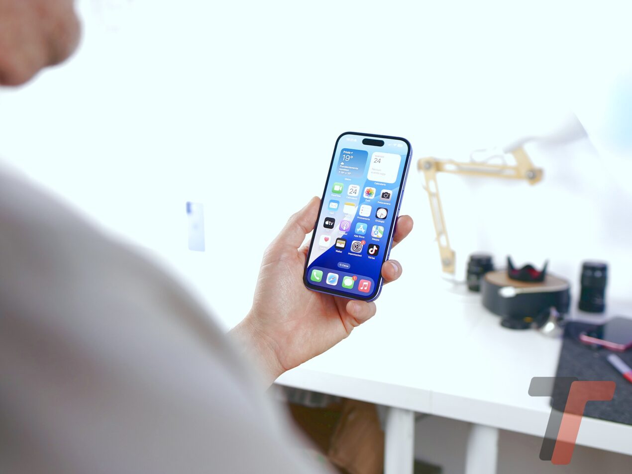 "Pronto? Non ti sento, scrivimi su WhatsApp": la nuova truffa parte con una telefonata