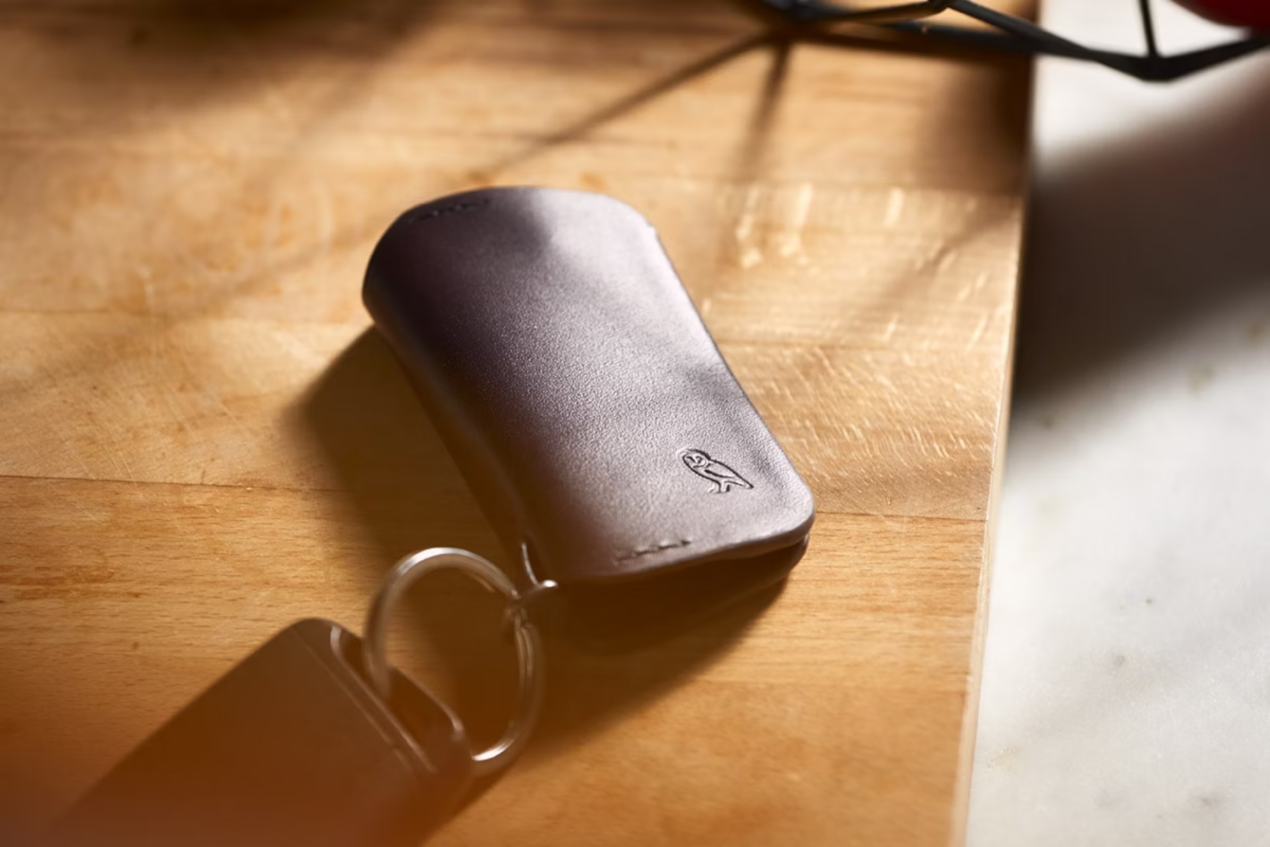 La Key Cover Bellroy aiuta a fare ordine in tasca e può proteggere lo smartphone
