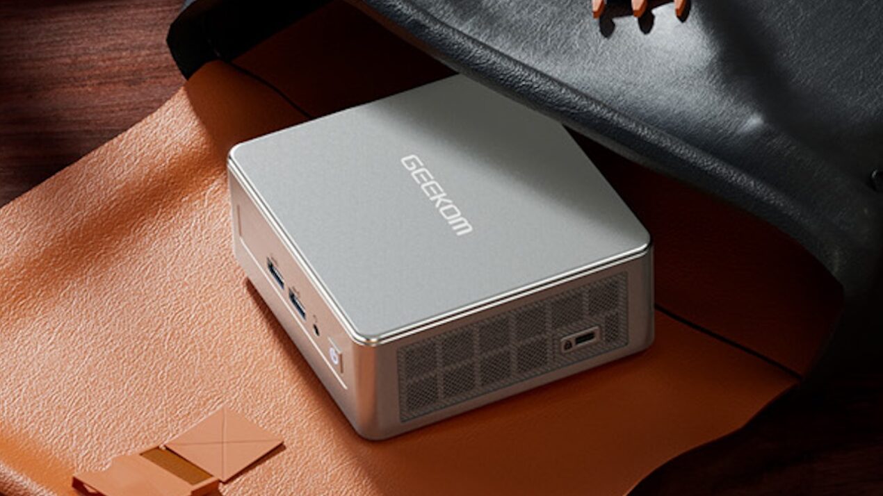 Doppio sconto per il mini PC GEEKOM AE8 con CPU Ryzen R9