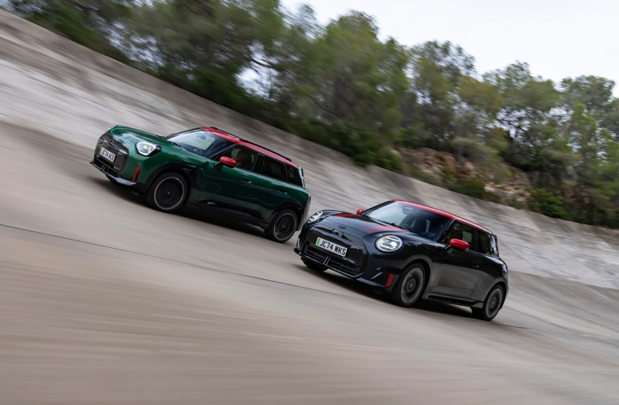 Anche le John Cooper Works diventano elettriche: MINI tre porte e Aceman svelate a Parigi