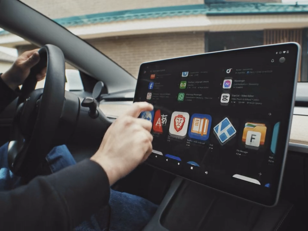 Android Auto e CarPlay sulle auto Tesla? È possibile con Screenmate