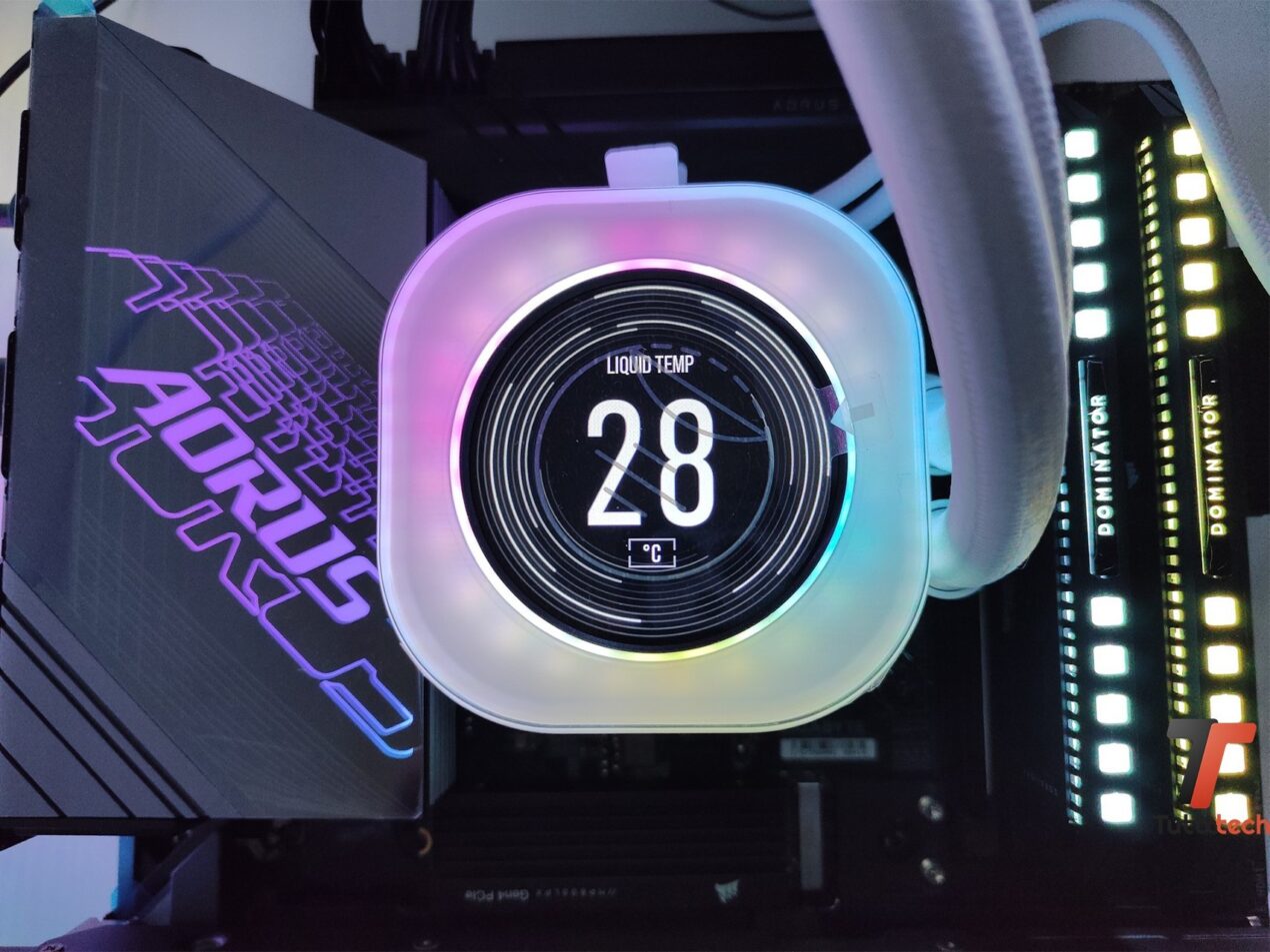 Corsair iCUE LINK TITAN 360 RX LCD: l'abbiamo provato con l'Intel Core Ultra 9 285K