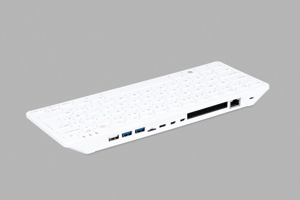 Debutta Raspberry Pi 500, il nuovo computer nella tastiera con monitor abbinabile 5
