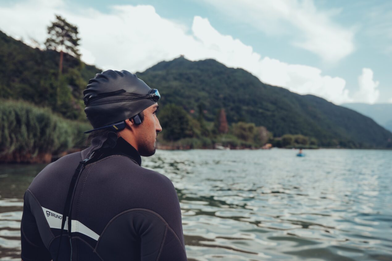 Suunto lancia Aqua, le cuffie a conduzione ossea per nuotatori