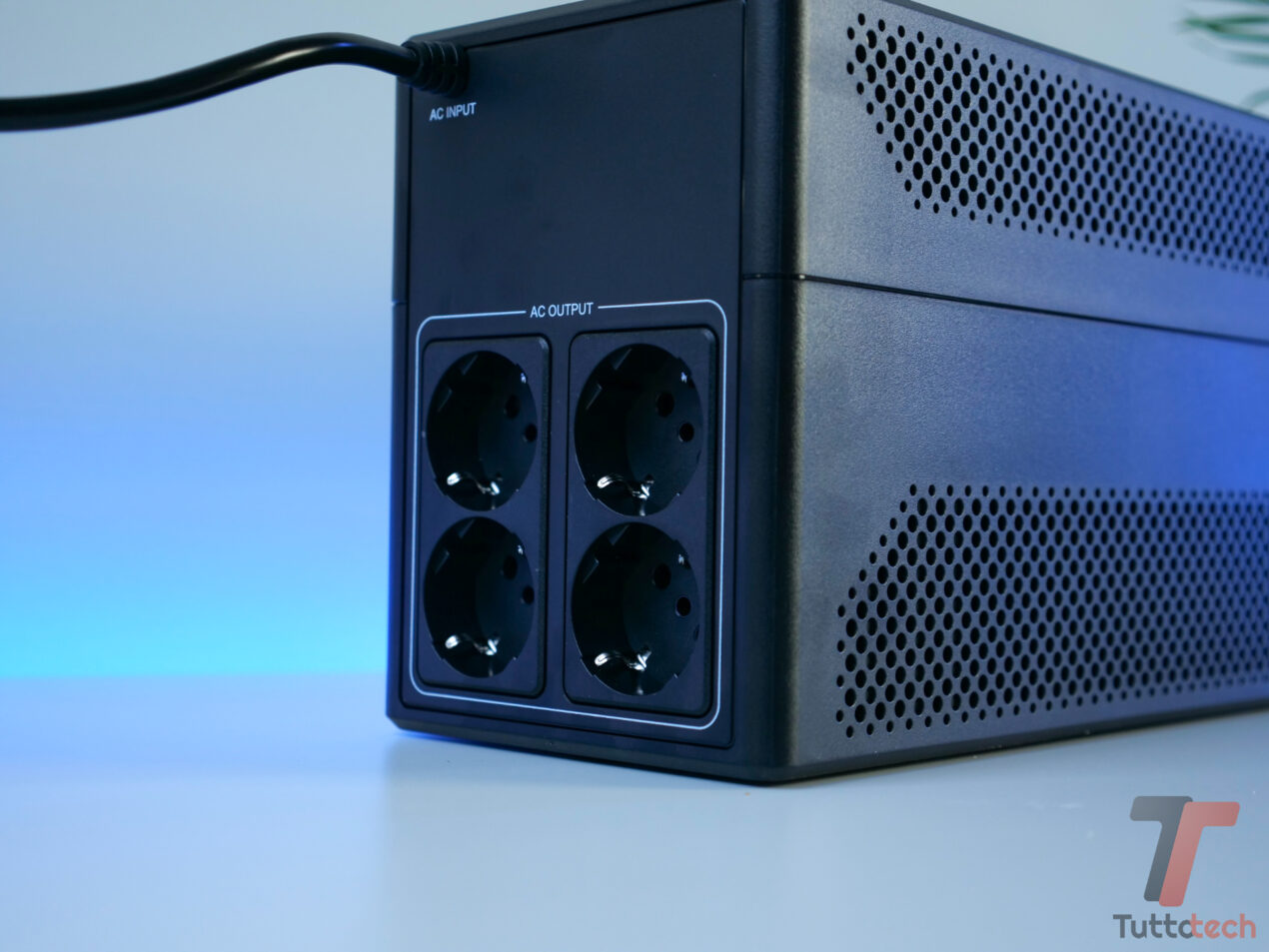 Recensione UPS Eaton 5E1200UD: affidabilità e protezione contro sbalzi e blackout 2