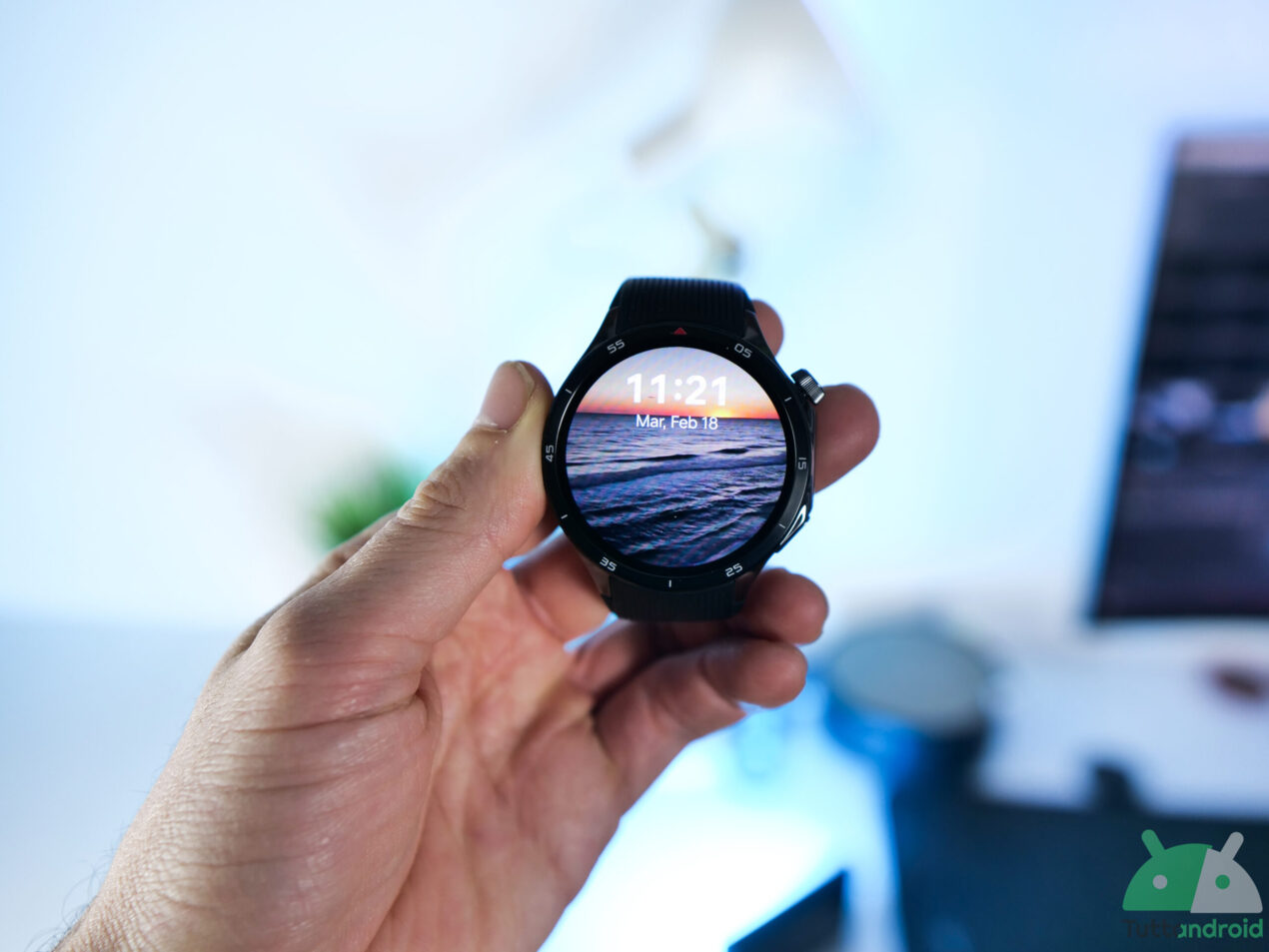 OnePlus Watch 3 è in ritardo per un errore... tipografico: ecco quando sarà disponibile