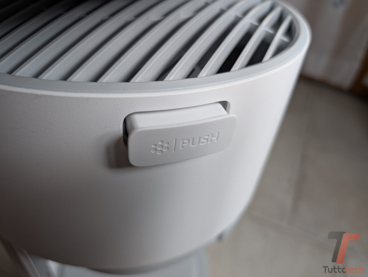 Abbiamo provato il purificatore d'aria SwitchBot con tavolino: bello e funzionale 12