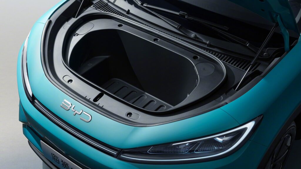 BYD lancia l'economico SUV Sealion 05 EV, supera Tesla nel fatturato e pensa in grande 7